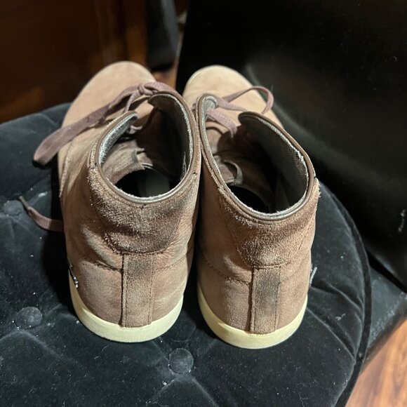 Magnificent Alligator Kicks like BOSS - Picture 7 of 7